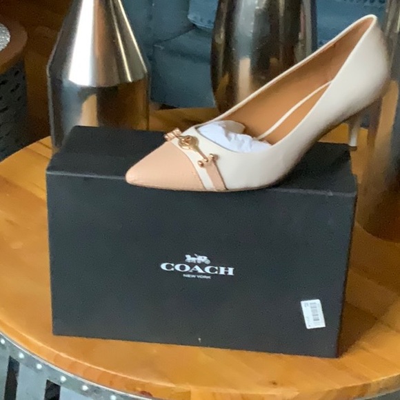 COACH: Lauri Mat Calf/Textured Snake Kitten Heels - Picture 6 of 6